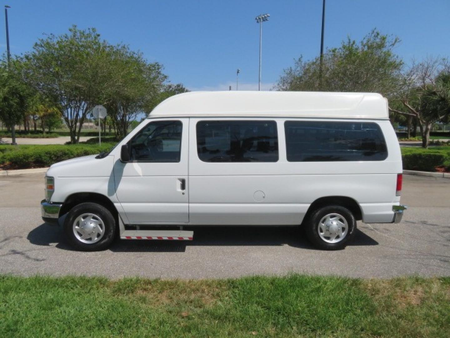 2014 White /Gray Ford E-Series Van (1FTNE1EW1ED) , Automatic transmission, located at 4301 Oak Circle #19, Boca Raton, FL, 33431, (954) 561-2499, 26.388861, -80.084038 - Photo#26